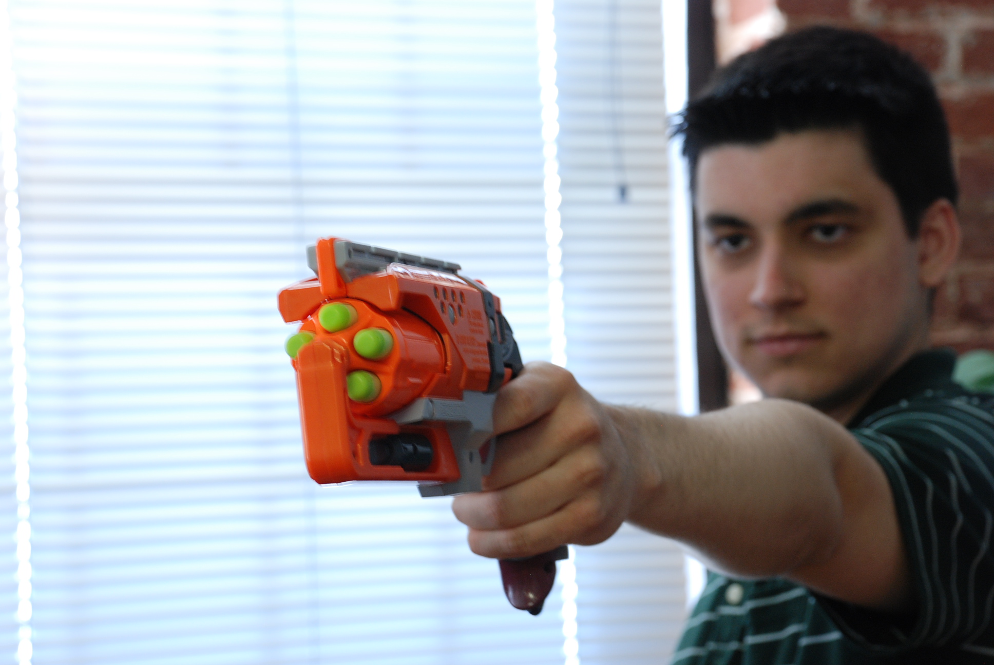 Review Nerf Zombie Strike Hammershot Blaster Hub