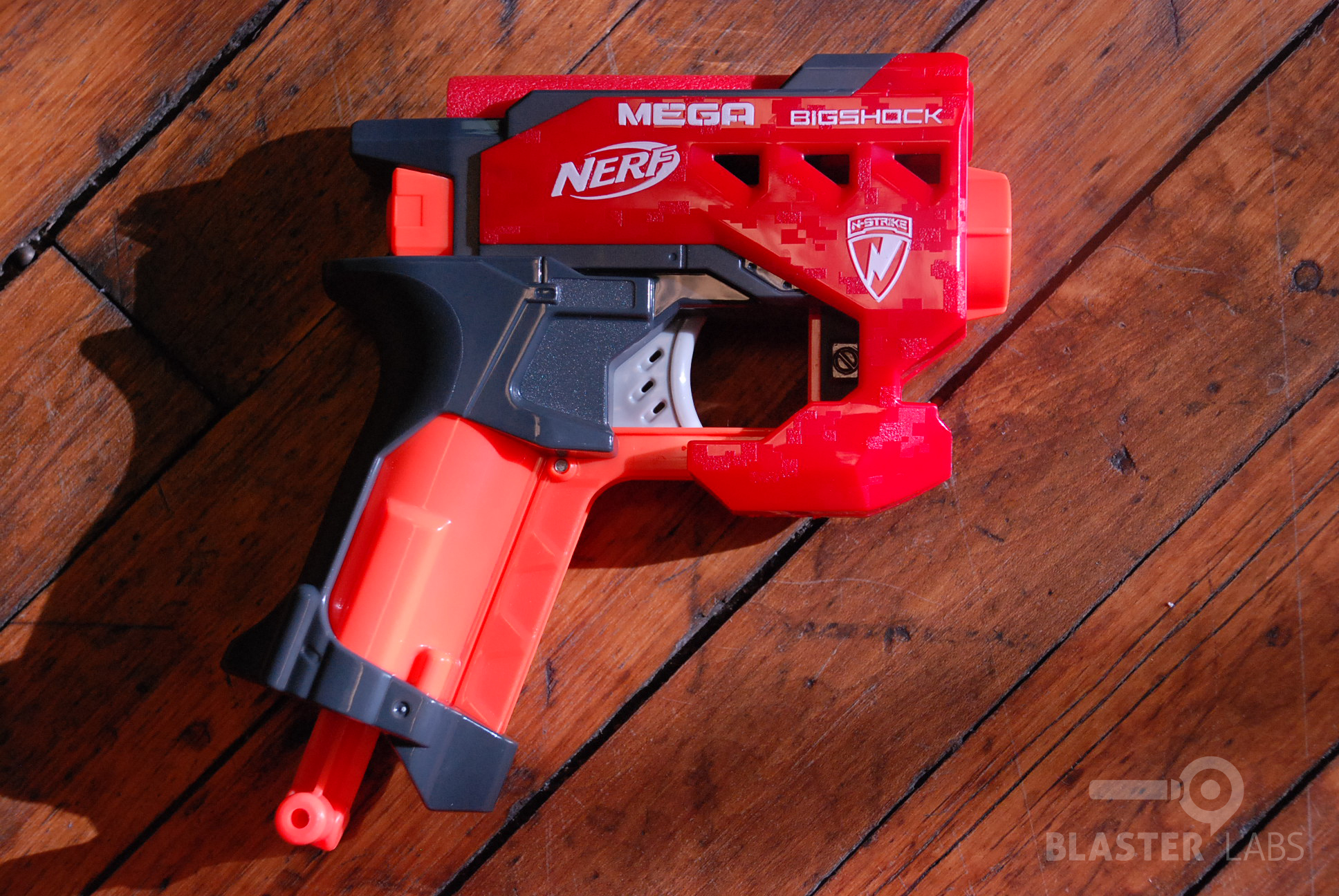 NERF N-Strike Elite MEGA BigShock Blaster - Kompakter Einzelschuss Mit Pfeifenden Darts